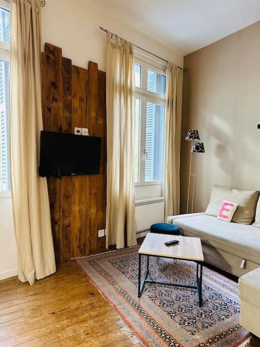 Standing Apartment T2 Near The Train Station And Tours Exterior foto