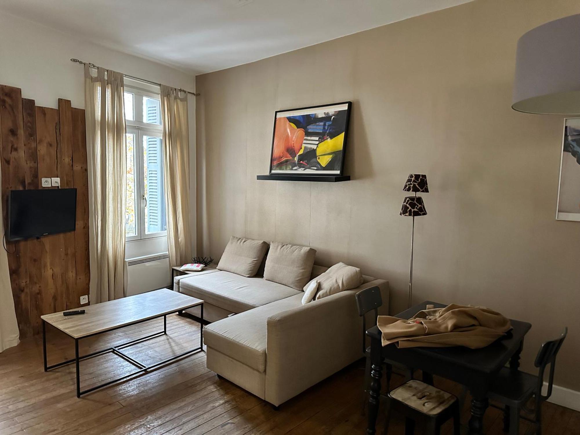 Standing Apartment T2 Near The Train Station And Tours Exterior foto
